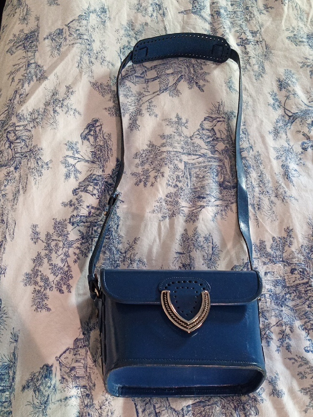 HandmadeBlue Leather Women's Crossbody Shoulder Bag with Decorative Metal Accent